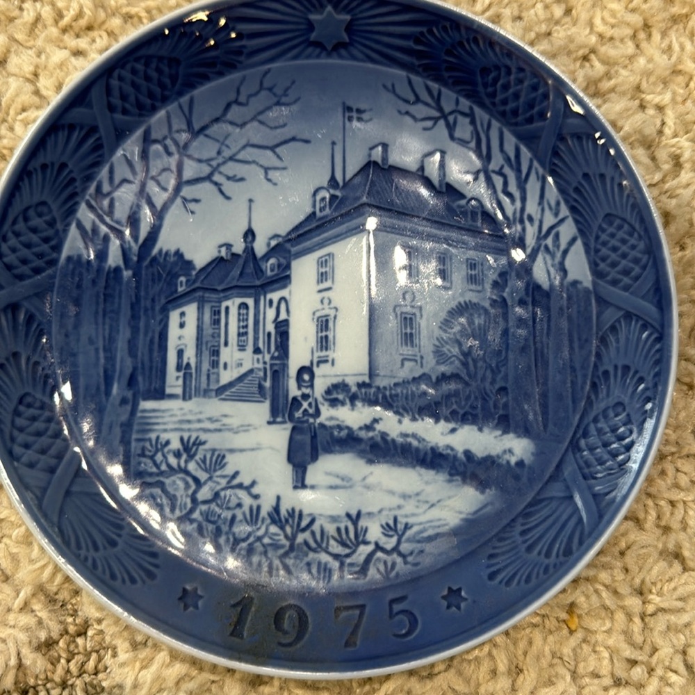 Royal Copenhagen Vintage 7” Diameter “The Queen’s Christmas Residence” 1975